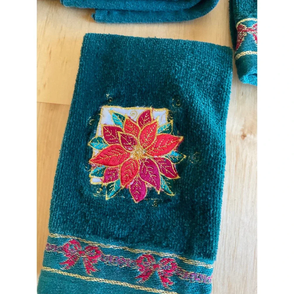 Vintage Christmas Poinsettia 3 Piece Towel Set Hunter Green Embroidered Cotton